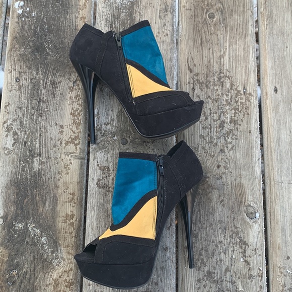 Quipid Stiletto Peep toe Heels - Picture 8 of 10